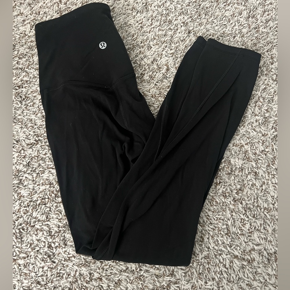 Black 28’ align Lululemon leggings with pockets